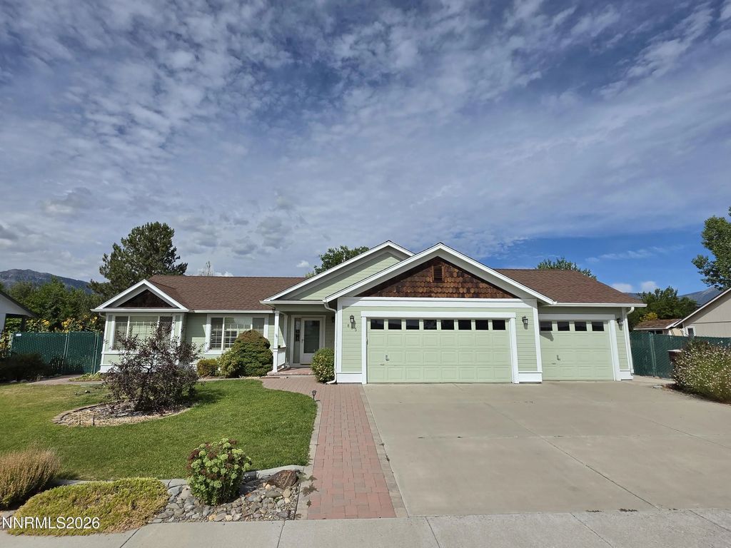 865 Longleaf Place, Minden