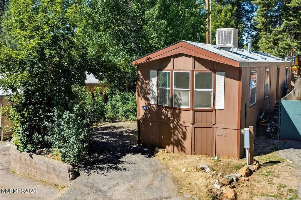 176 Crescent Drive, Stateline