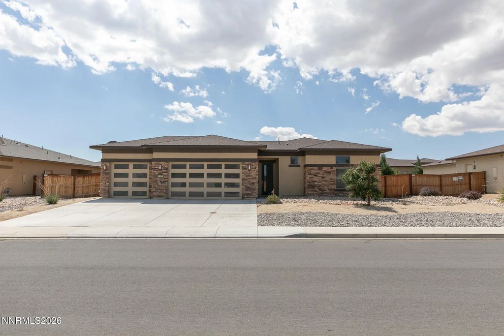 143 Snowy Plover Way, Fernley