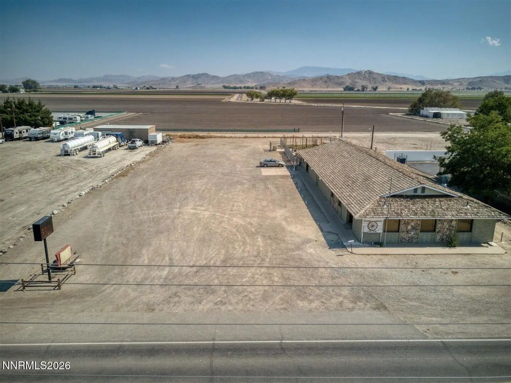 16 Hwy 208, Yerington