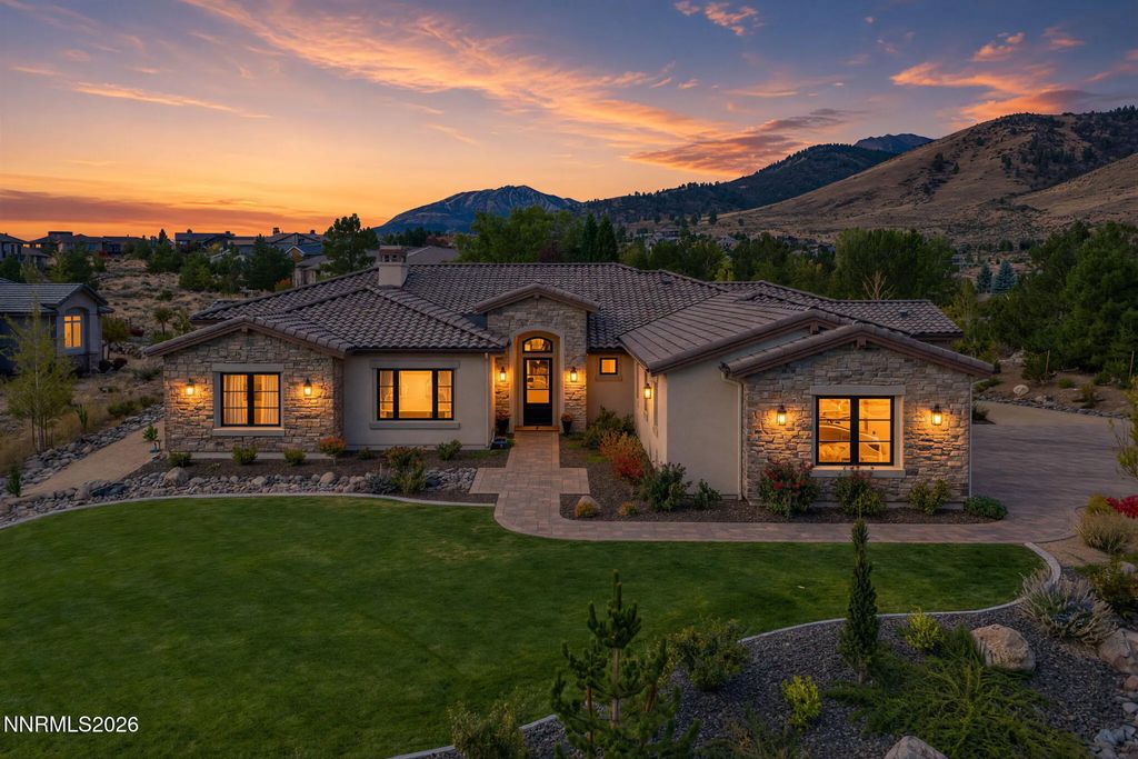 6197 N Featherstone Circle, Reno