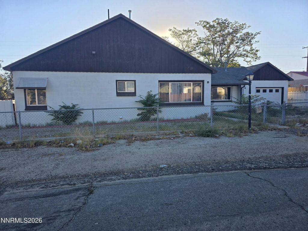 654 H Street, Hawthorne