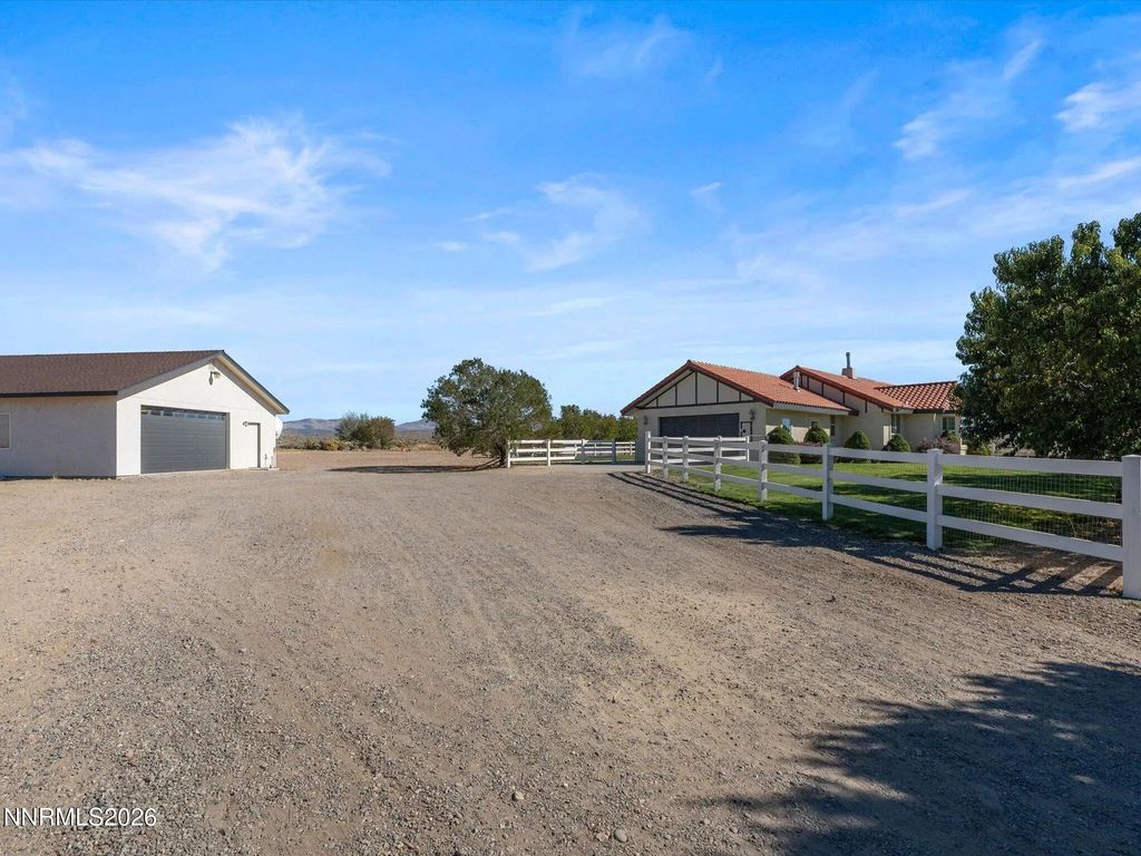 1985 E Valley Road, Minden