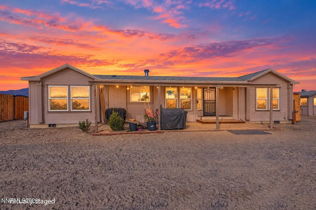 5285 Lemon Street, Silver Springs