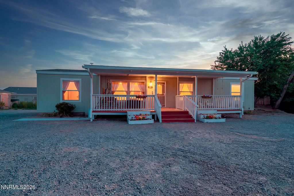 18 Scarsdale Drive, Yerington