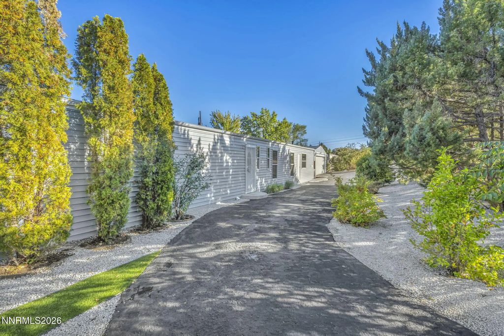 4660 W Leonesio Drive, Sun Valley