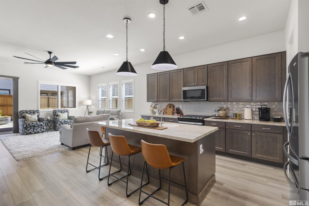 2295 Jagged Peak, Sparks