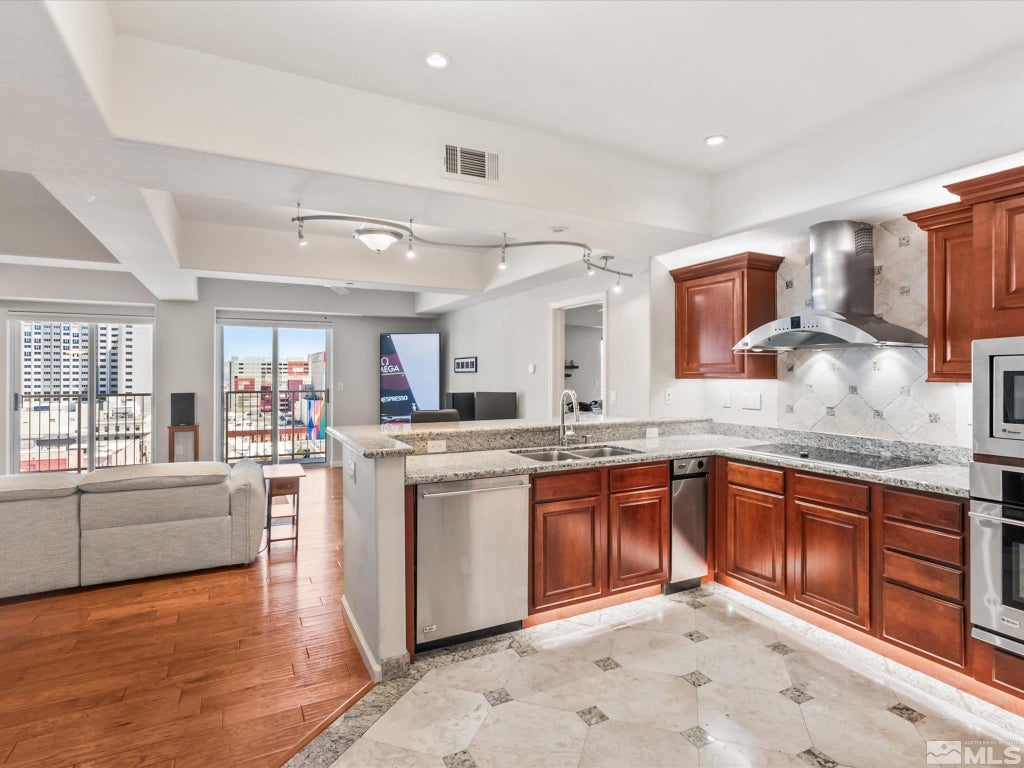 200 W 2nd 1104, Reno