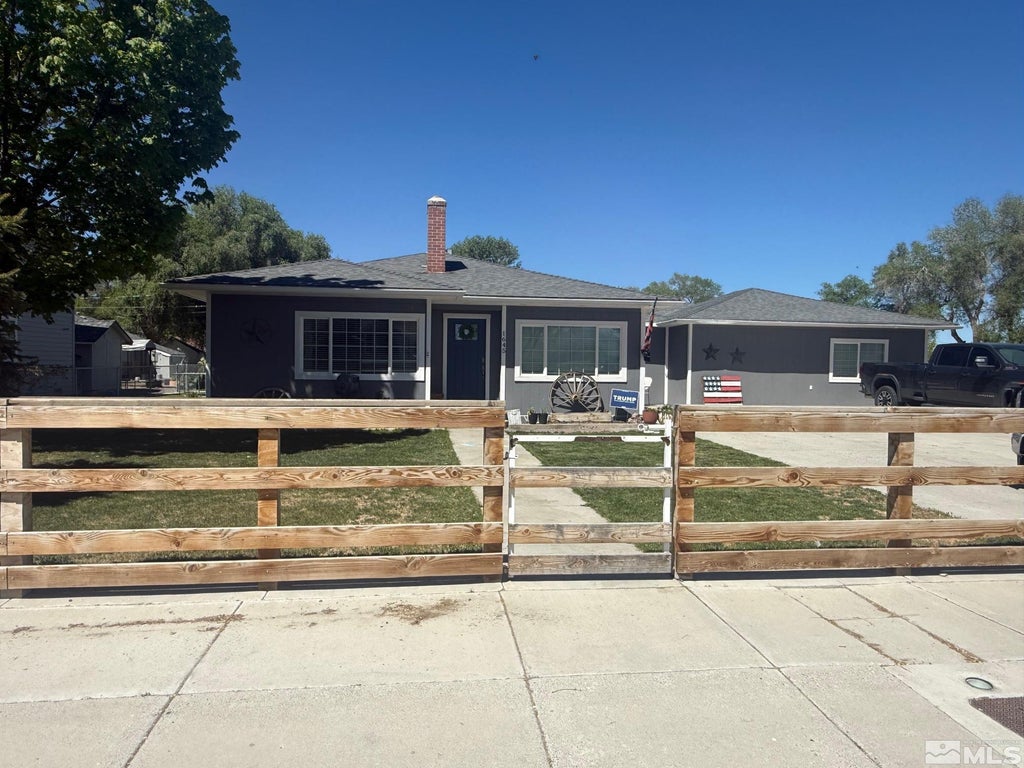 1645 Central Avenue, Lovelock