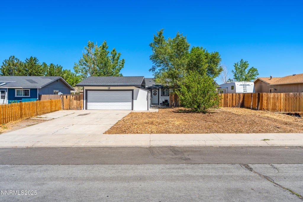 1342 Honeybee Ln, Gardnerville
