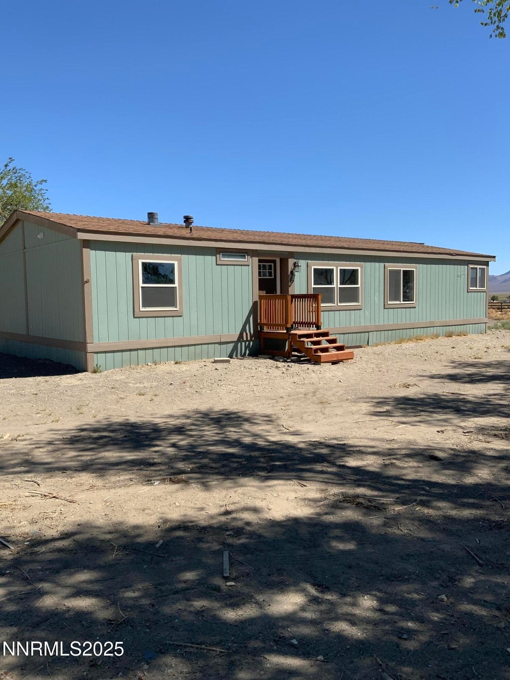 58 Lois Lane, Round Mountain