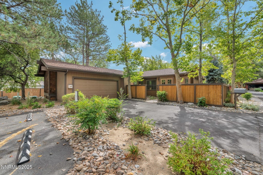 605 E Riverview Circle, Reno