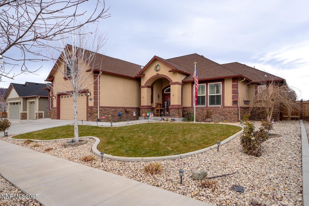 1114 Galante Road, Minden