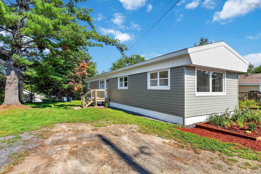 13 Hilltop Drive, Falmouth