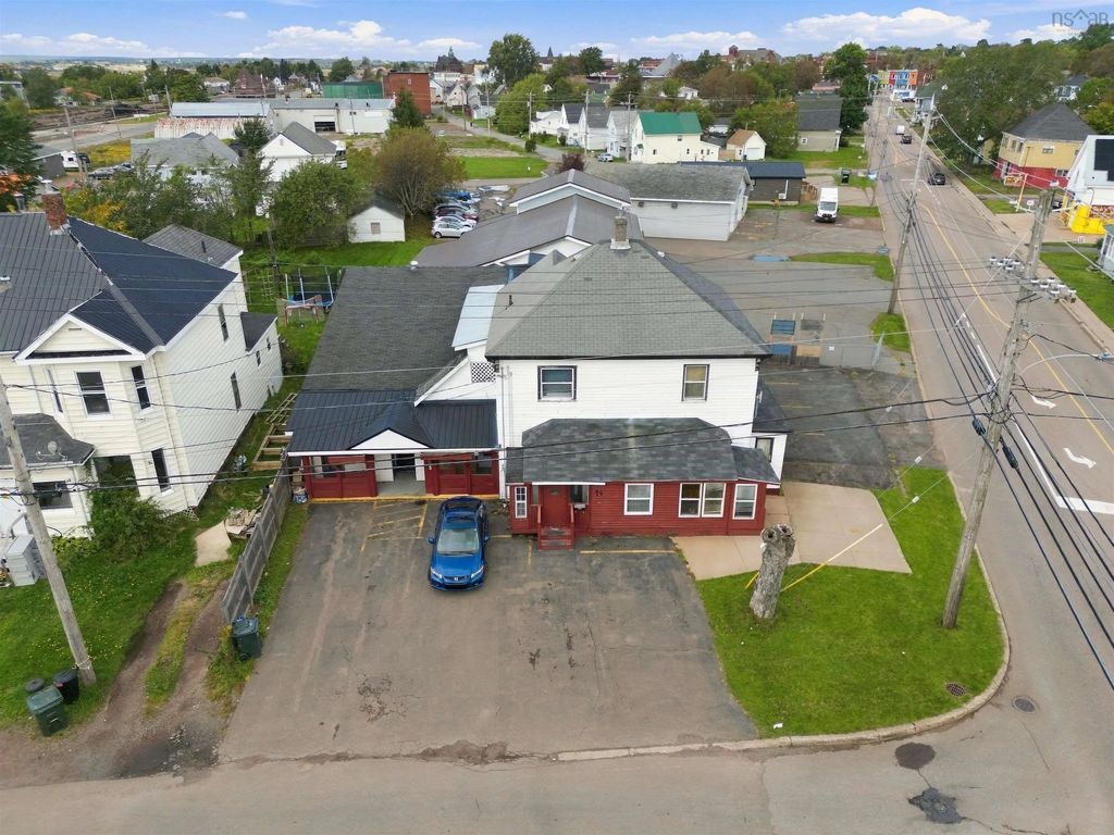 14 Spring Street, Amherst