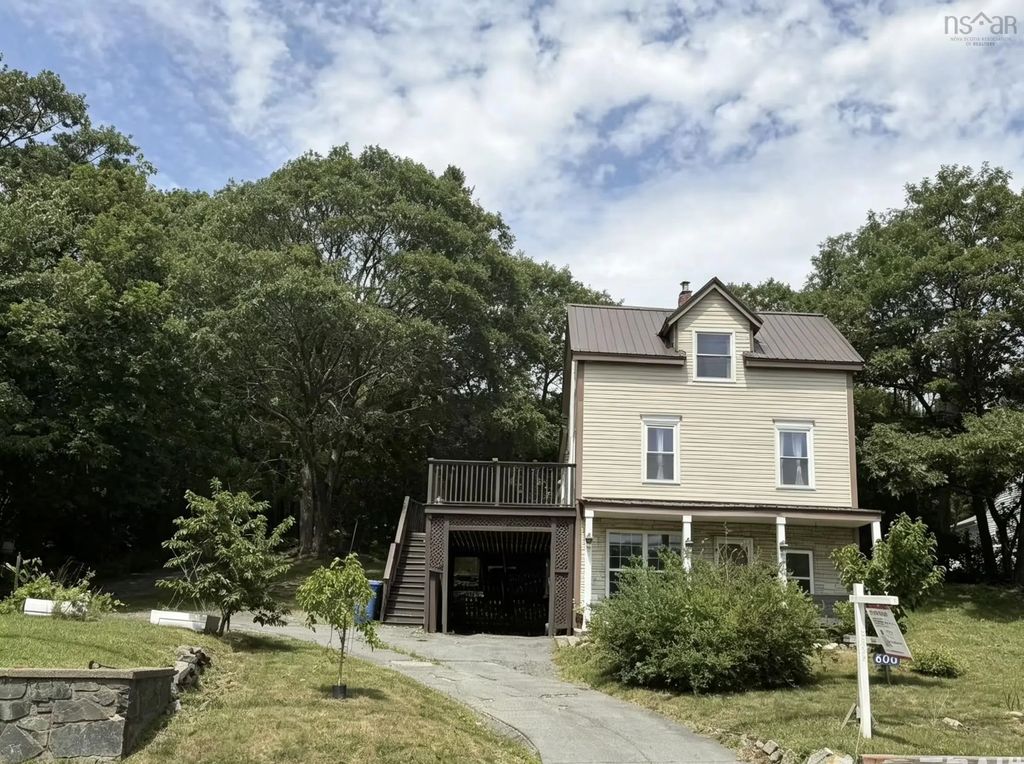 600 Rocky Lake Drive, Bedford