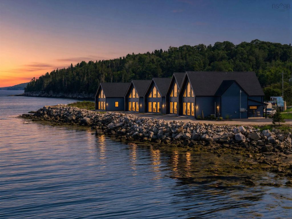 16 Compass Cove Court, Fox Point