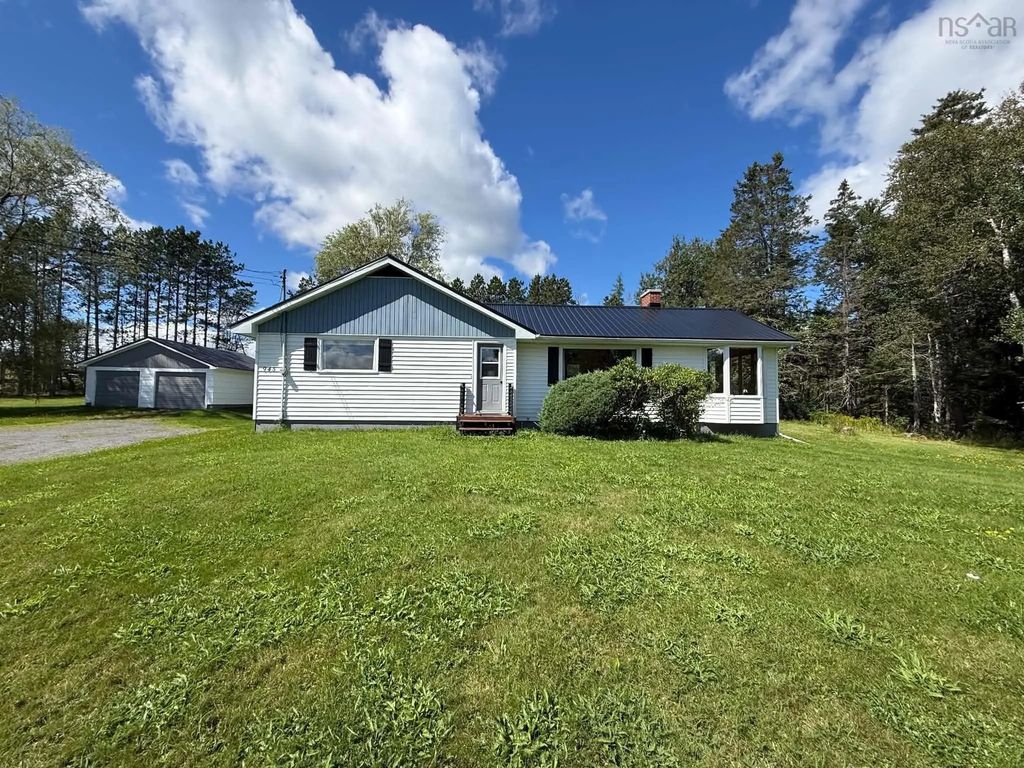 945 Pictou Road, East Mountain