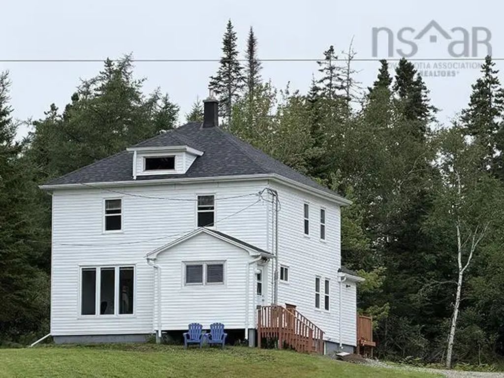 9220 Pepperell Street, St. Peter's
