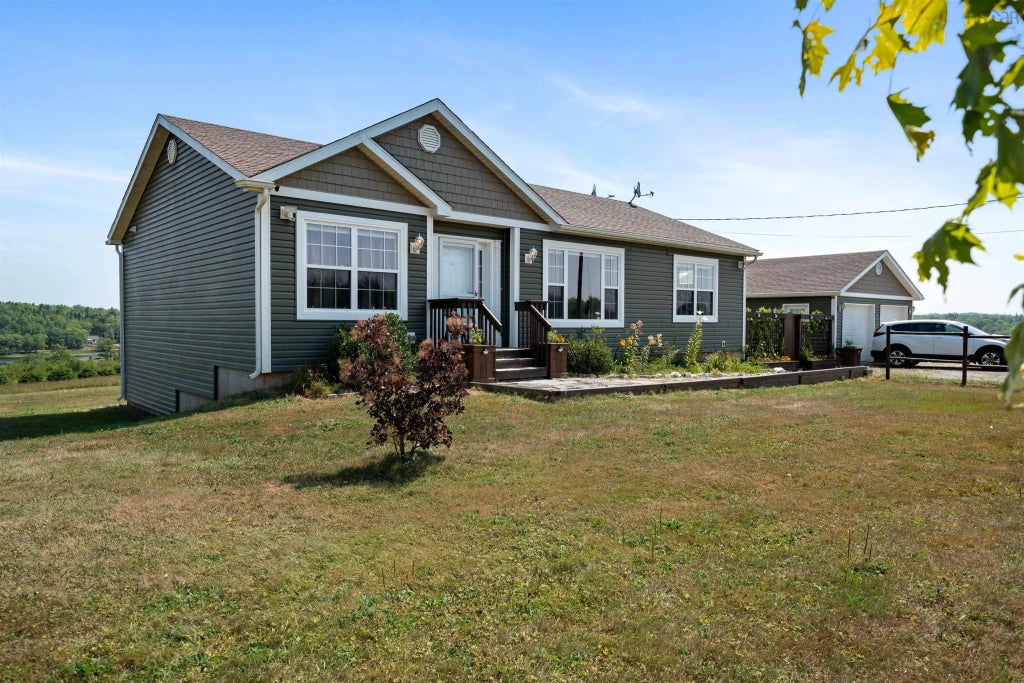 946 Lake Egmont Road, Lake Egmont