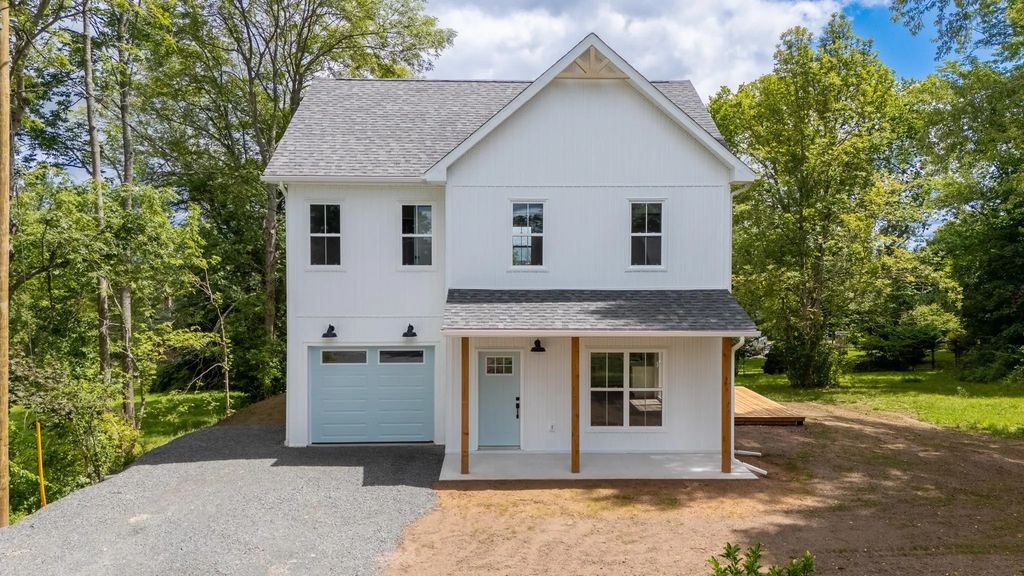 496 Highland Avenue, Windsor