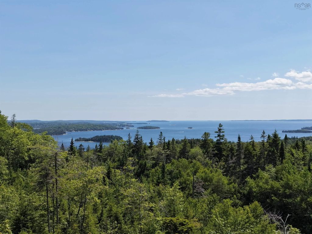 217 Toni Avenue, Boutiliers Point