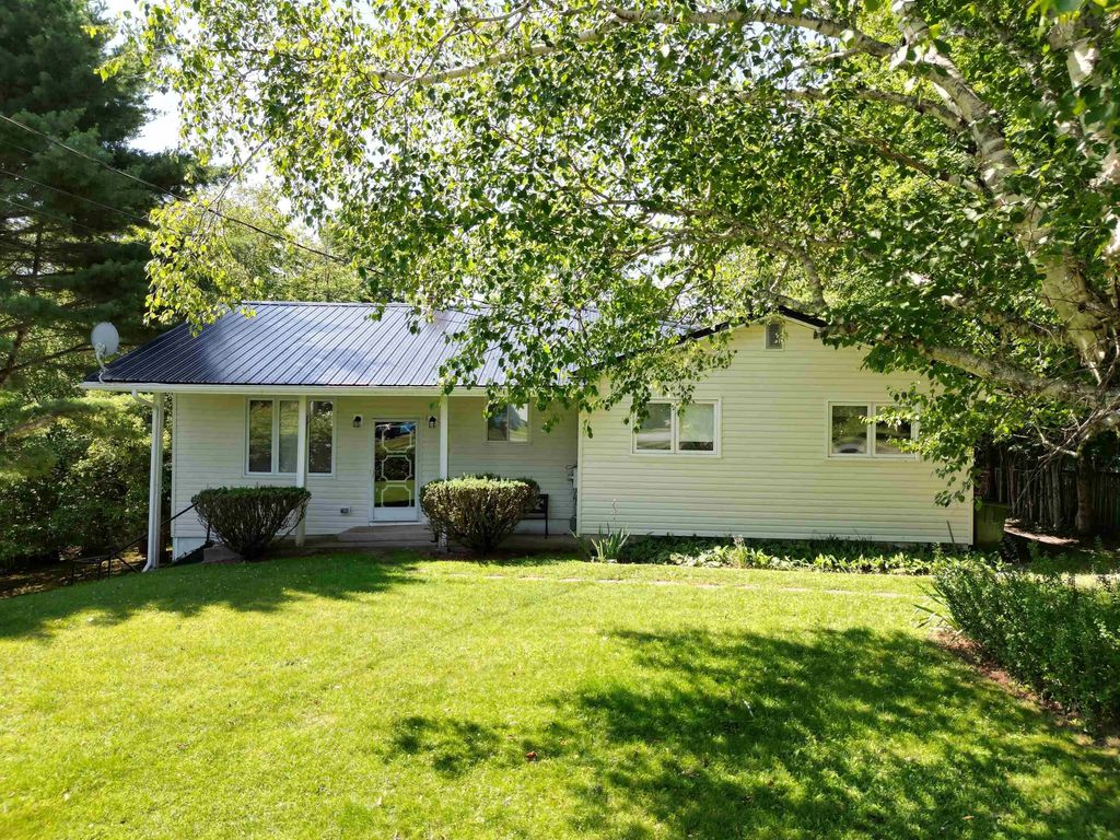 110 Maple Boulevard, Bible Hill