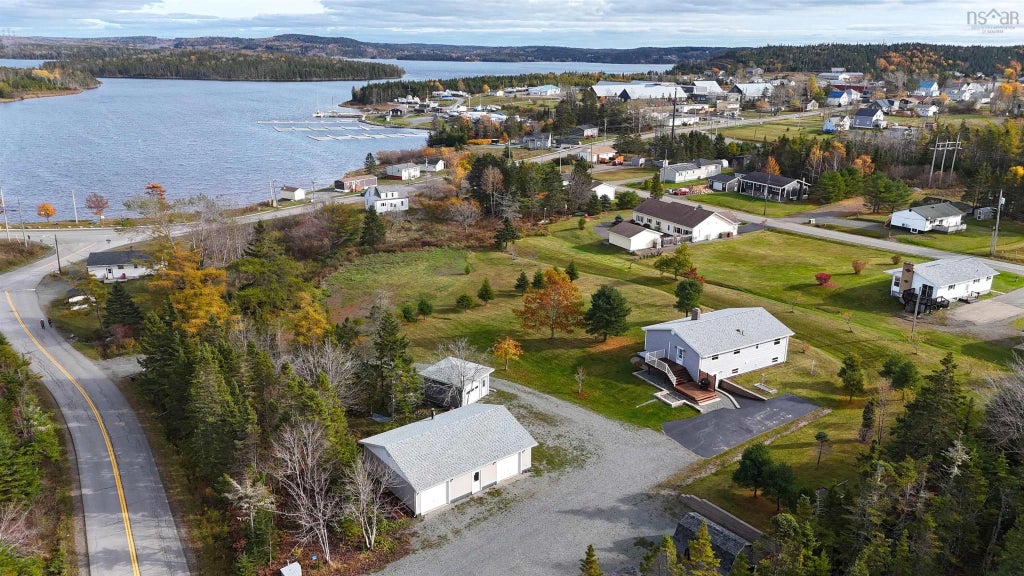 110 De Raymond Street, St. Peter's