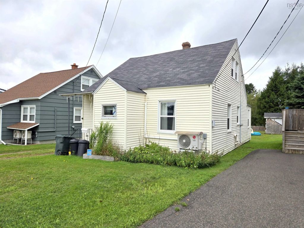 32 Poplar Street, Amherst