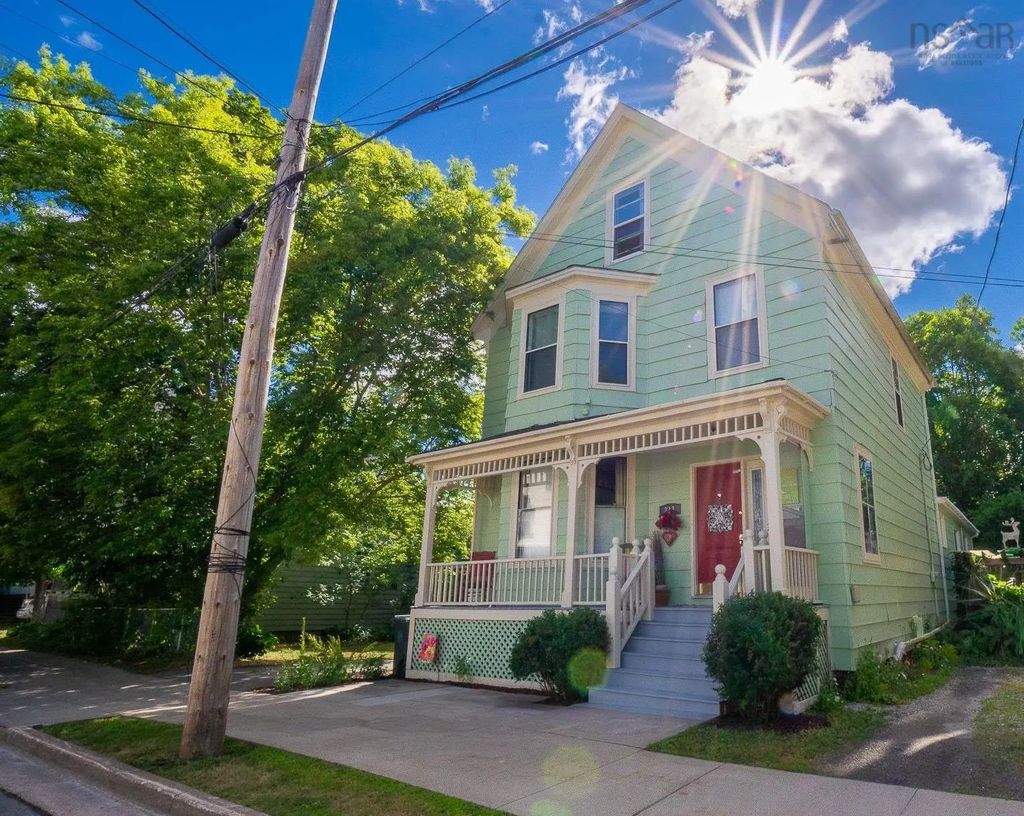 213 Victoria Street, Windsor
