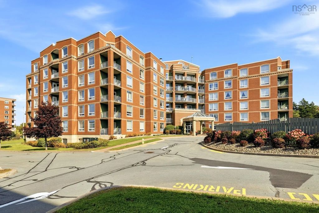 210 10 Regency Park Drive, Halifax
