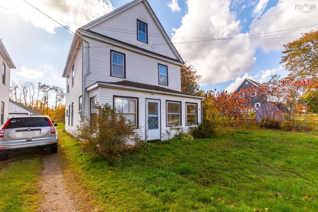 771 Highway 10, Springfield