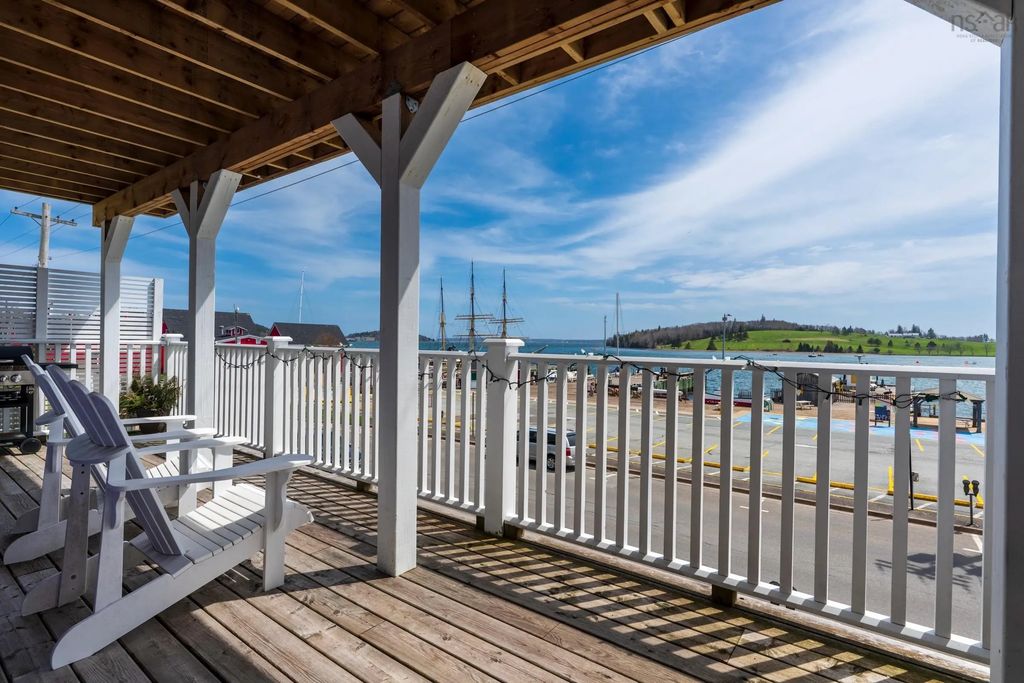 94 Montague Street, Lunenburg