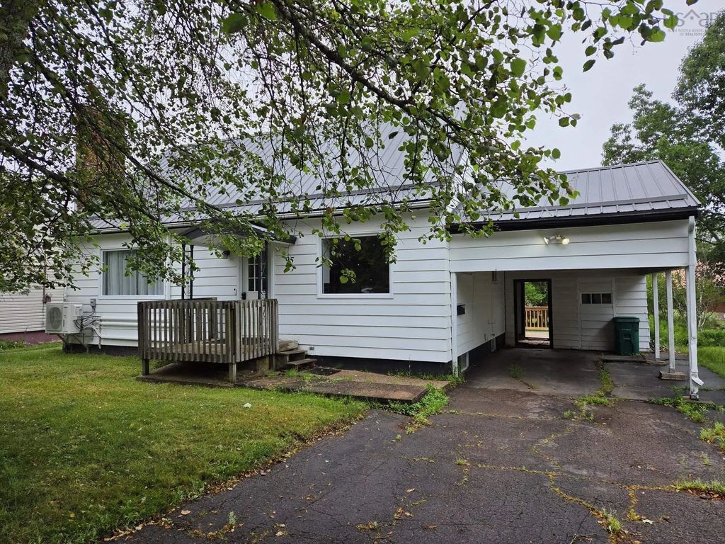 95 Higgins St, Truro