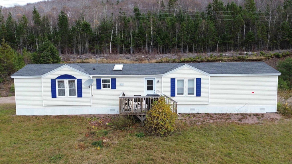 1424 Highway 395, South Lake Ainslie