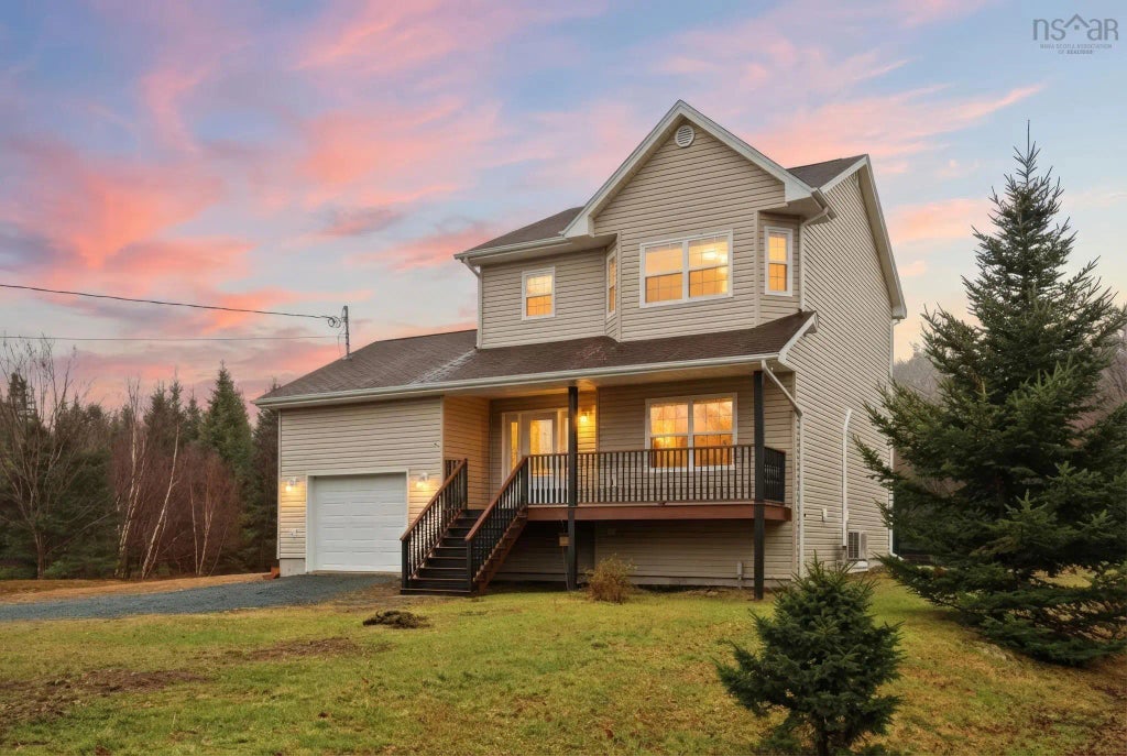 883 Mineville Road, Mineville