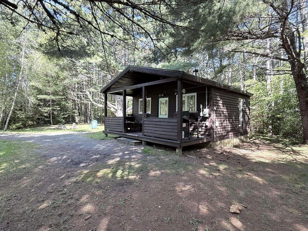 2031 East Clifford Road, East Clifford