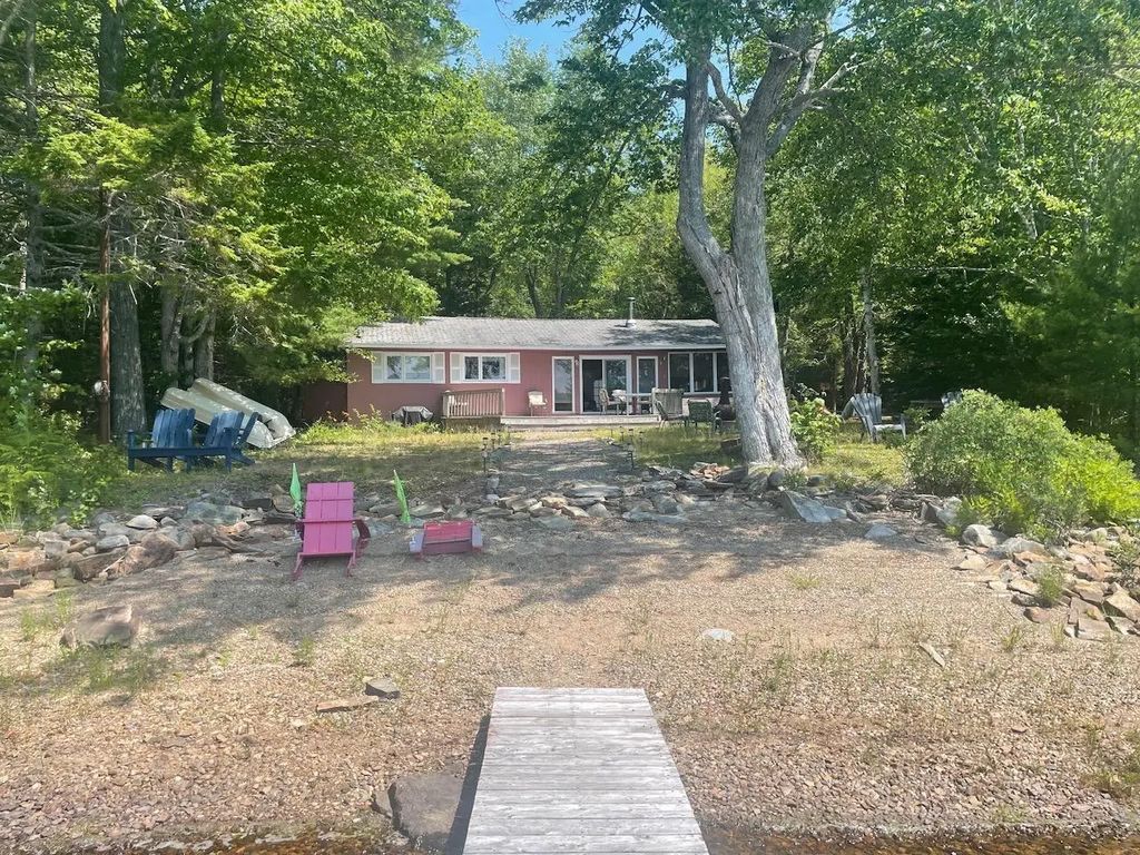 29 Lakeside Road, Molega Lake