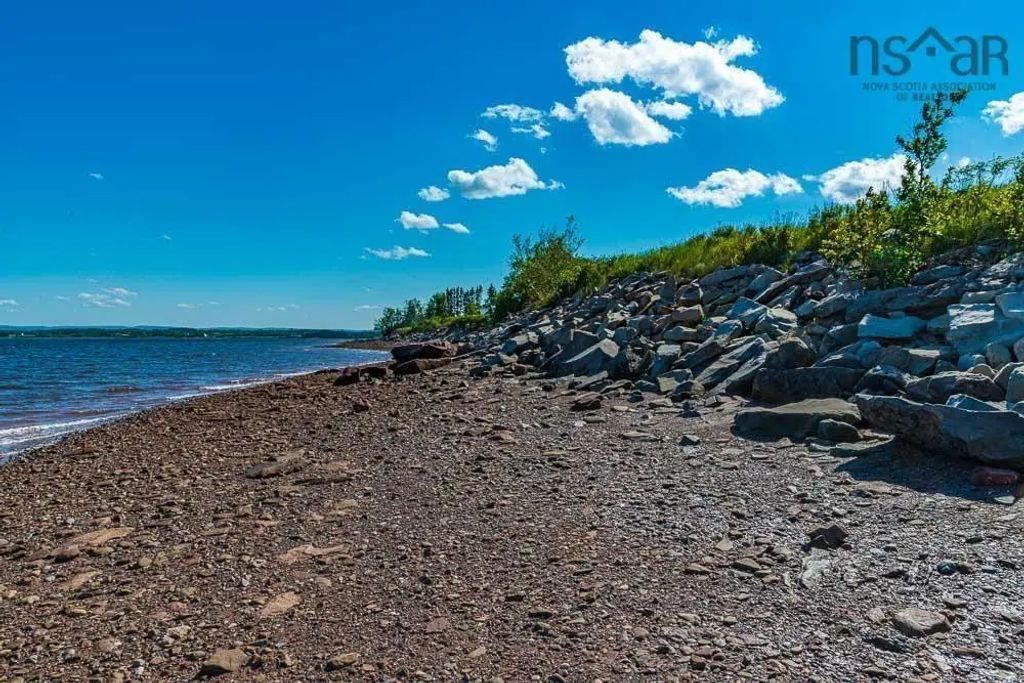 840 Brule Point Road, Brule Point