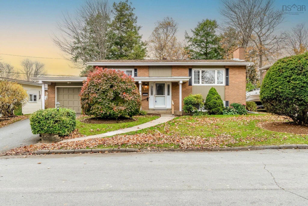 51 Woodward Crescent, Halifax