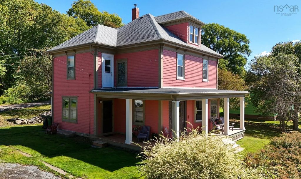 311 Pelham Street, Lunenburg