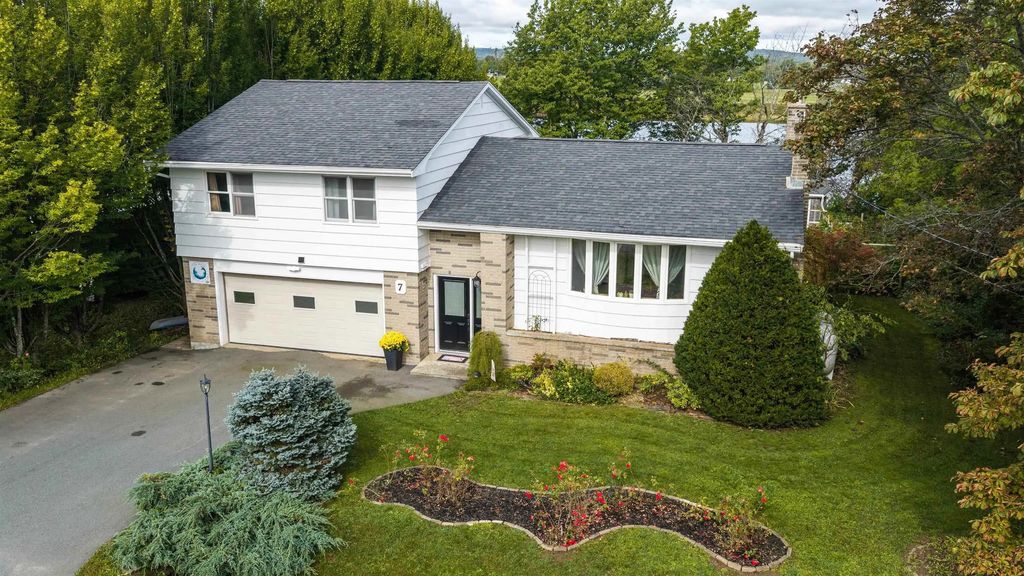 7 Lakeview Drive, Windsor