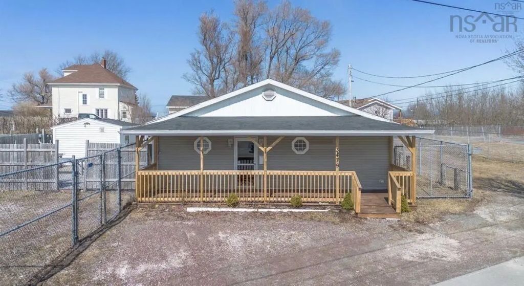 3479 Plummer Avenue, New Waterford