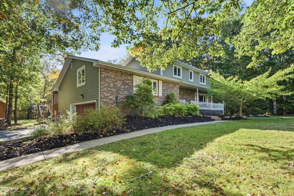 18 Sandstone Ave, Fall River