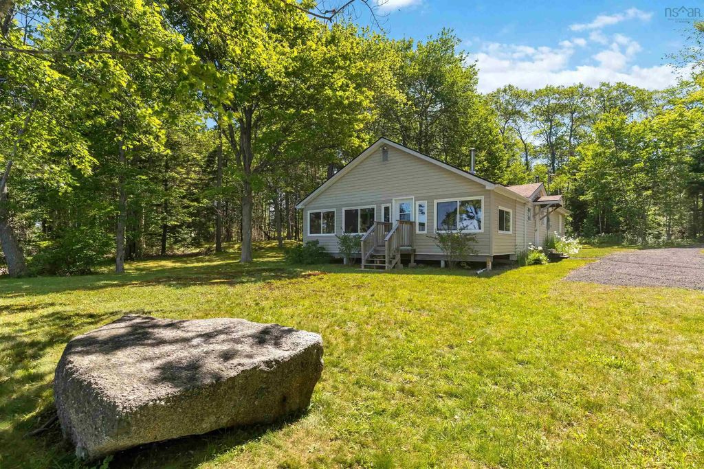 3021 Sissiboo Road, Doucetteville