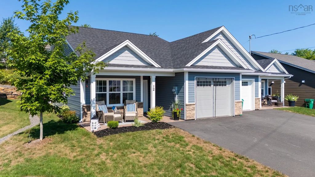 12 Goldenrod Court, Falmouth