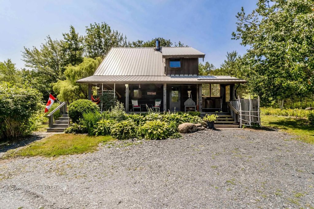 2729 Victory Road, Victory