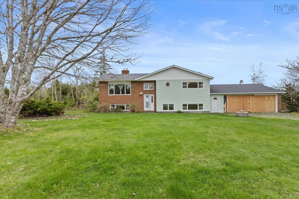 5407 Highway 3, East Jordan