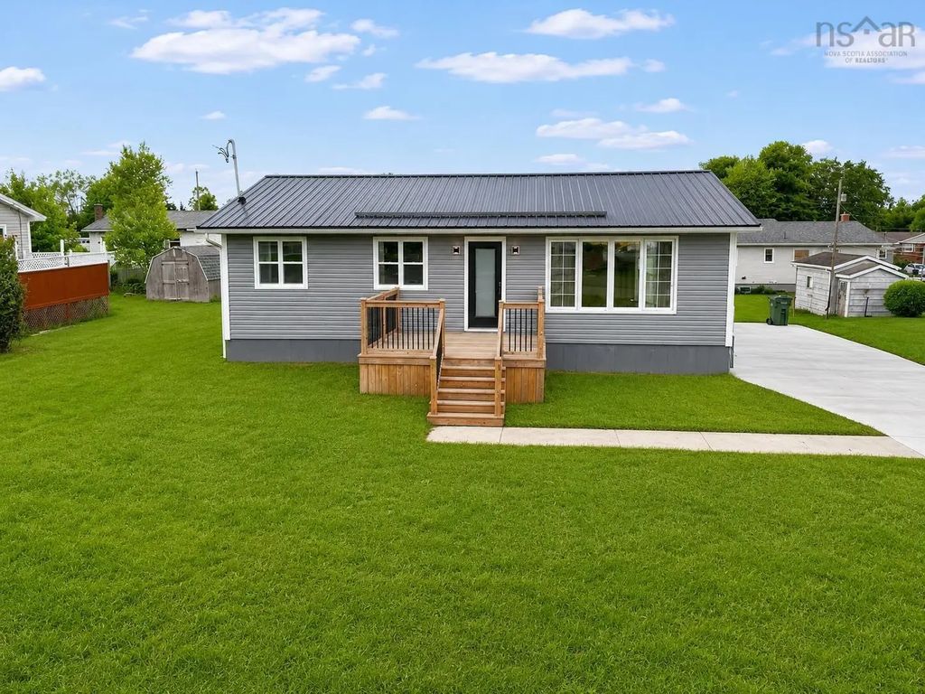 162 Monteith Avenue, Westmount