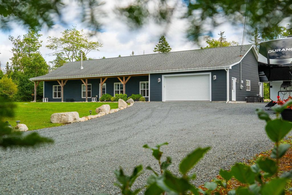 84 Powers Road, Whites Lake